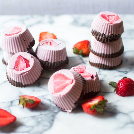 No-Bake Mini Strawberry Cheesecakes