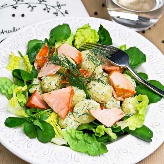 Hot-smoked salmon salad