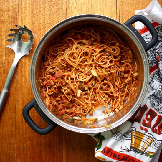 One Pot Pasta with Beans and Tomato