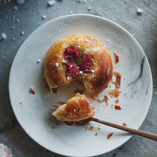 Vanilla raspberry mini brioches