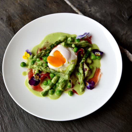 Fresh peas,Asparagus & Poached Egg