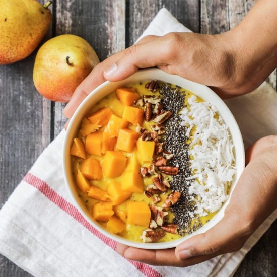 Mango-Pear Smoothie Bowl