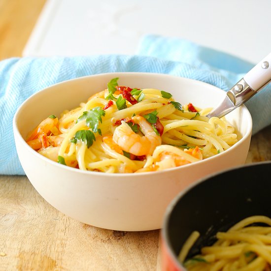 Creamy Garlic Prawns Spaghetti