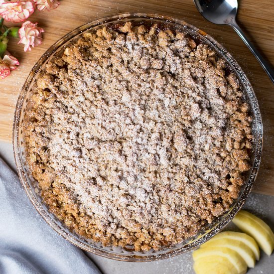 Apple Crumble with Oats and Almonds