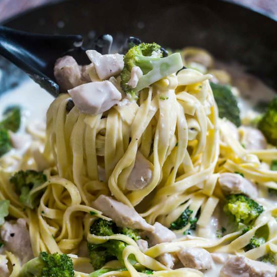 Creamy Chicken and Broccoli Pasta