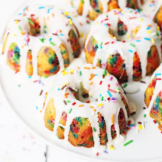 Mini Funfetti Bundt Cakes