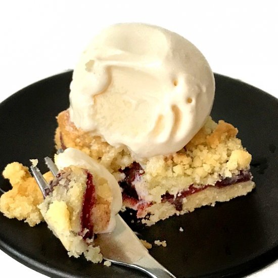 Fresh Cherry Crumble