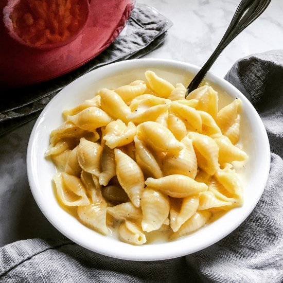 White Cheddar Queso Mac & Cheese