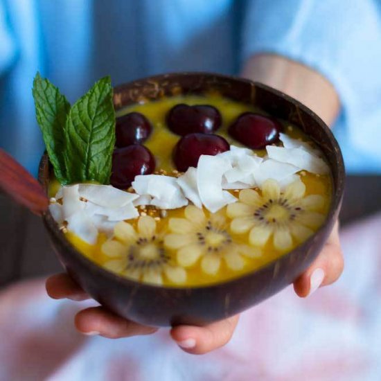 COCONUT MANGO SMOOTHIE BOWL