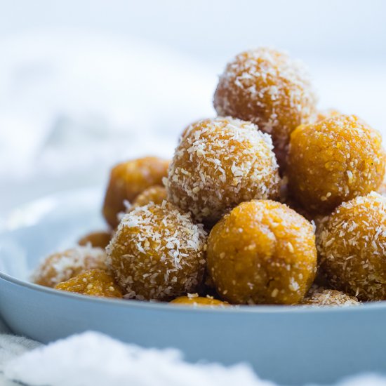 Apricot Cashew Energy Bites