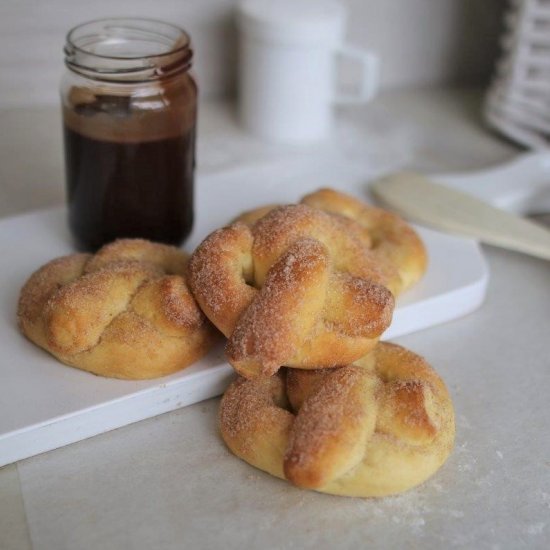 Cinnamon Donut Pretzels + Nutella