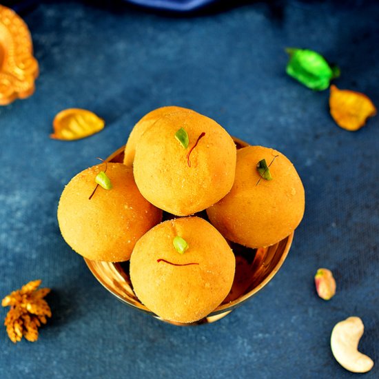 Besan Ladoo Recipe | Besan Laddu