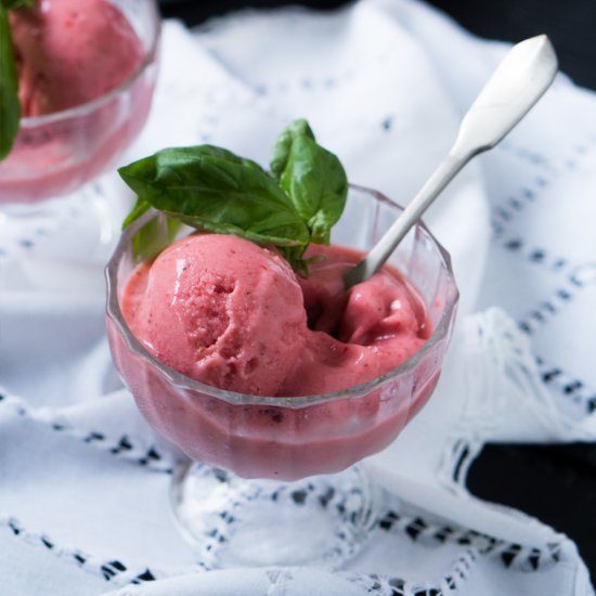 Strawberry & Basil Frozen Yogurt