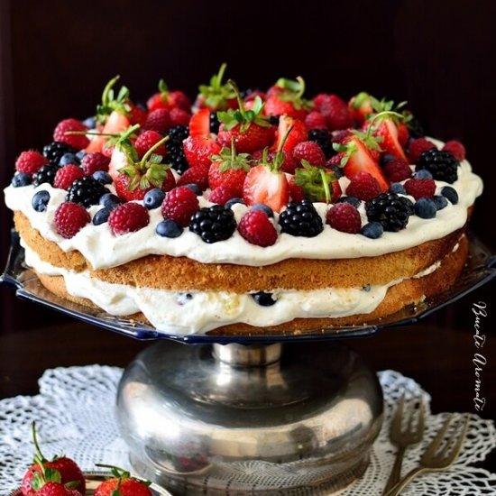 Forest fruits layer cake