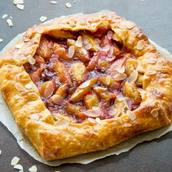 Easy Rustic Plum Pie