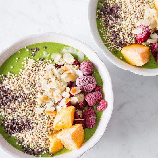 Crunchy Quinoa Smoothie Bowl