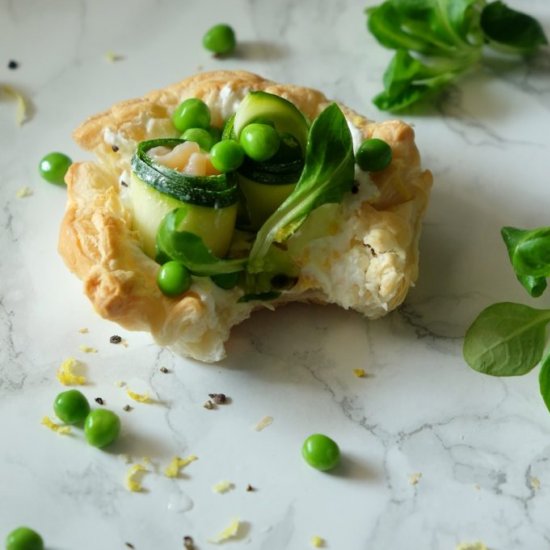 Puff pastry tart with green weggie