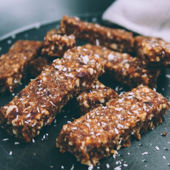 5 Ingredient Almond and Date Bars