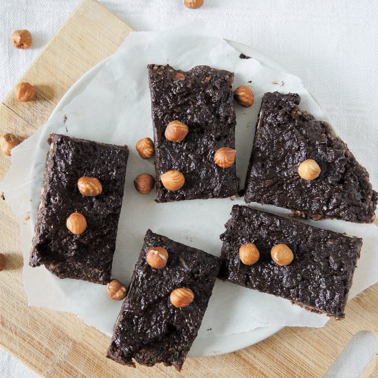 Raw Brownie with Dates and Hazelnut