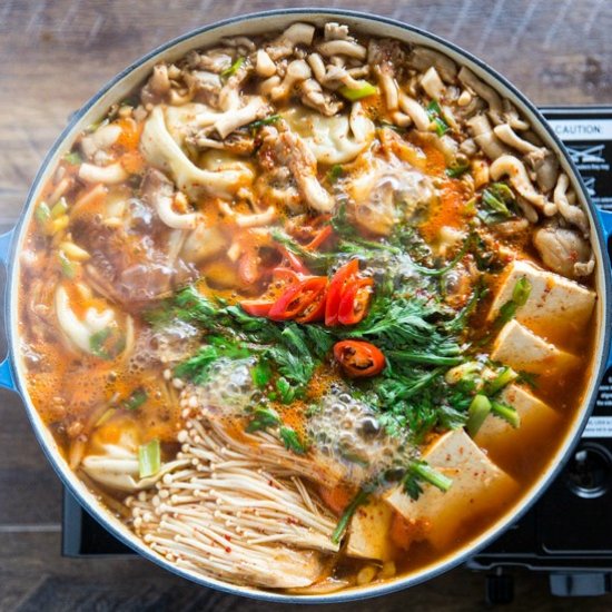 Korean Dumpling Hot Pot