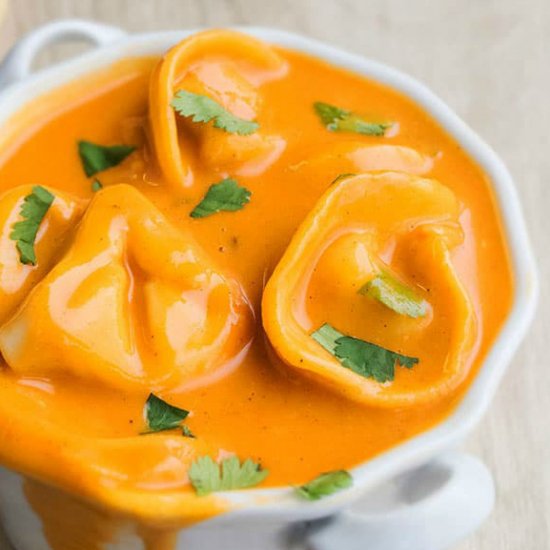 Slow Cooker Tomato Tortellini Soup