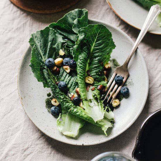 GREENS WITH SPIRULINA DRESSING