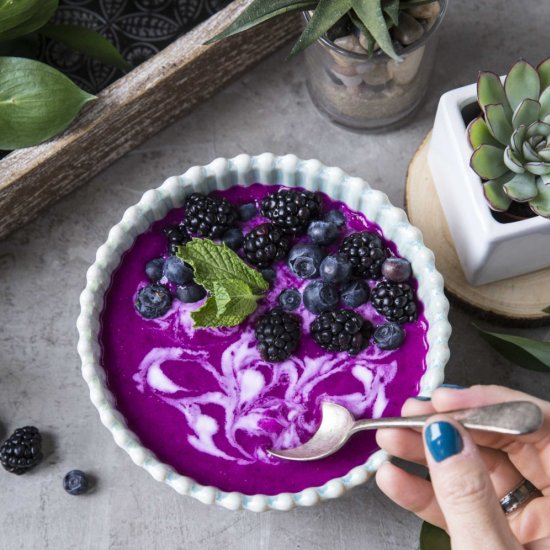 Dragon Fruit Smoothie Bowl