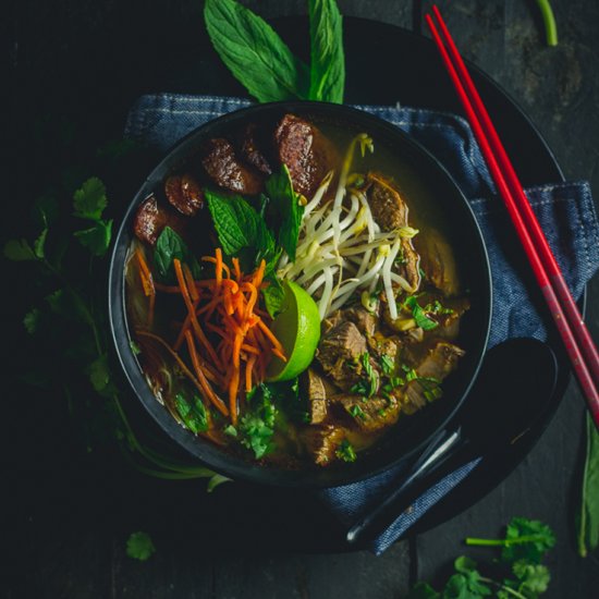 Bún bò Huế: Spicy Noodle Soup