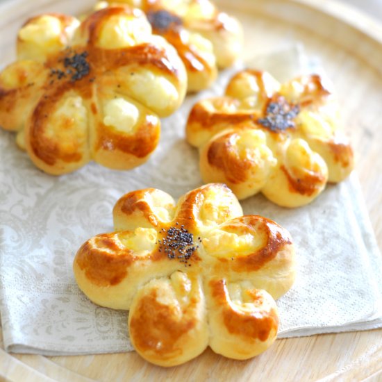 Cheesy Flower Buns