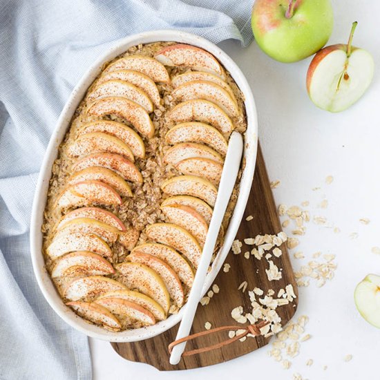 Healthy baked apple oatmeal