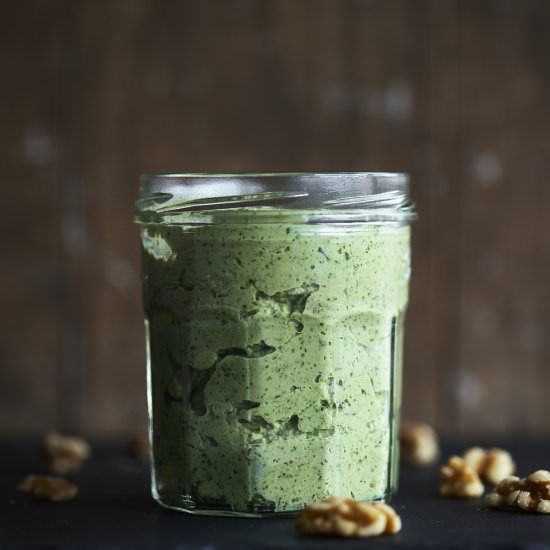 Homemade Vegan Basil & Walnut Pesto