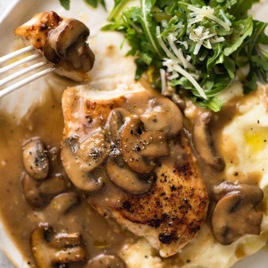 CHICKEN WITH MUSHROOM GRAVY