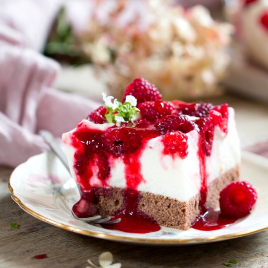 Yogurt and Raspberry Cake