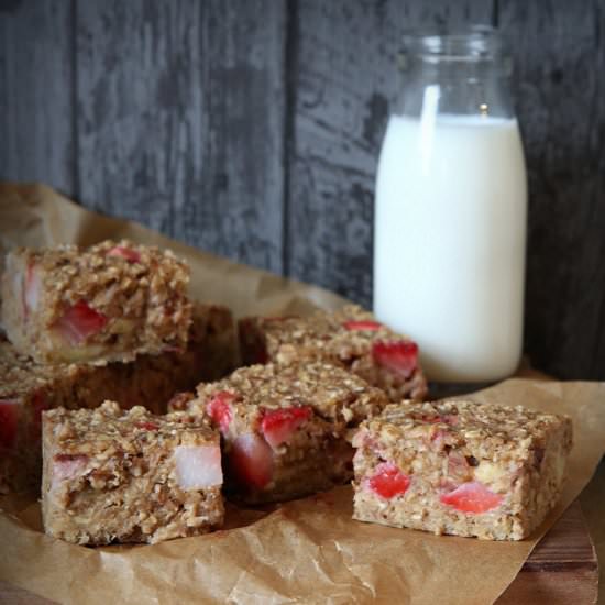 Baked Acai & Strawberry Oats