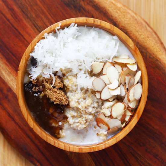 Coconut & Almond Slow Cooker Oatmeal