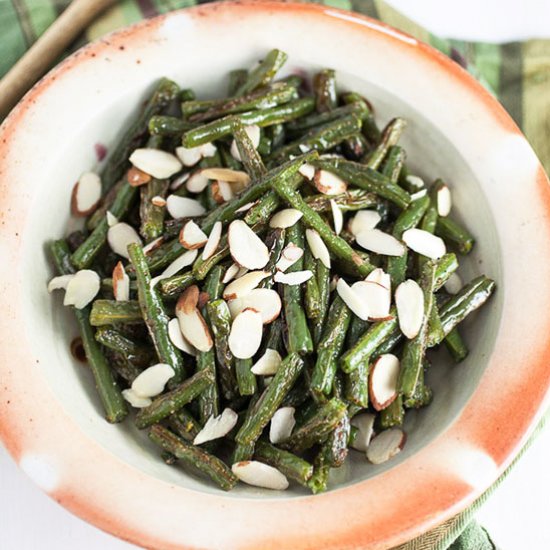 Simple Garlicky Roasted Green Beans