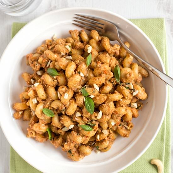 Creamy cashew and red pepper pasta