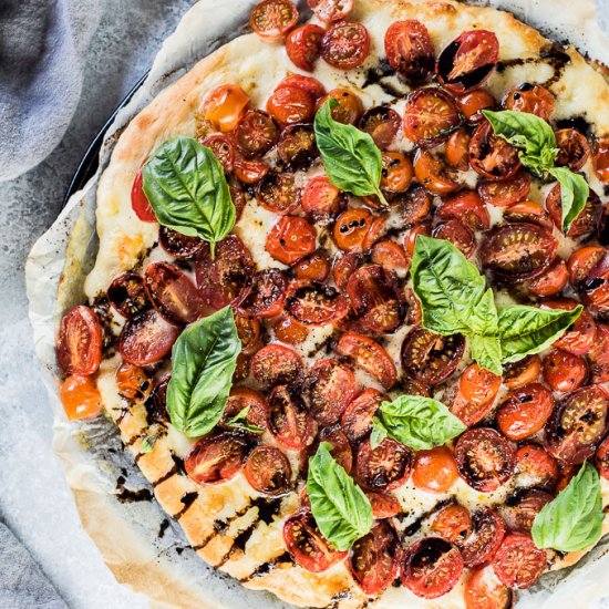 Easy Caprese Pizza