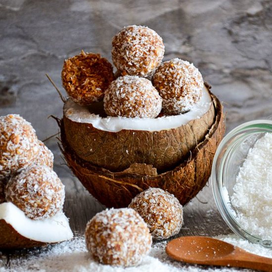 Almonds and Coconut Bliss Balls