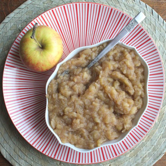 Easy Homemade Applesauce