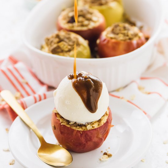 Baked Apples Stuffed with Oat Crisp