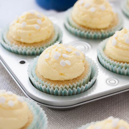 Vanilla Cupcakes & Custard Frosting