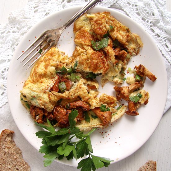 Easy Chanterelle Omelet with Thyme