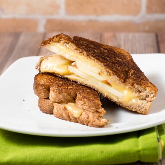 Honeycrisp & Gouda Grilled Cheese