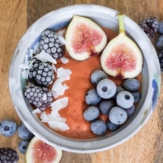 Superfood Goji Berry Smoothie Bowl