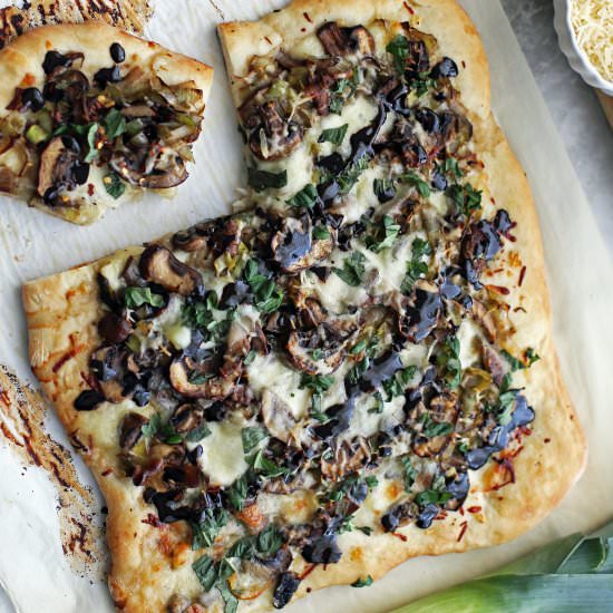 Leek Mushroom Mozzarella Pizza