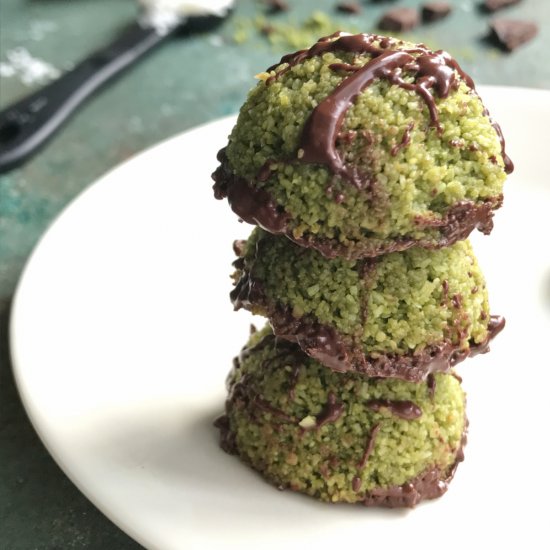 5-Ingredient Matcha Macaroons