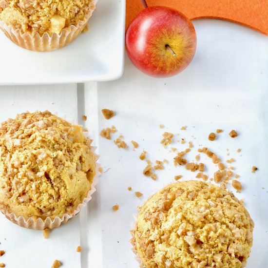 Fresh Apple Muffins with Toffee Top