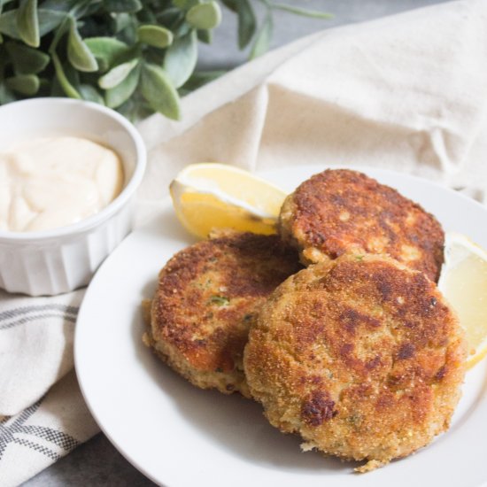 Tuna Cakes with Lemon Garlic Aioli