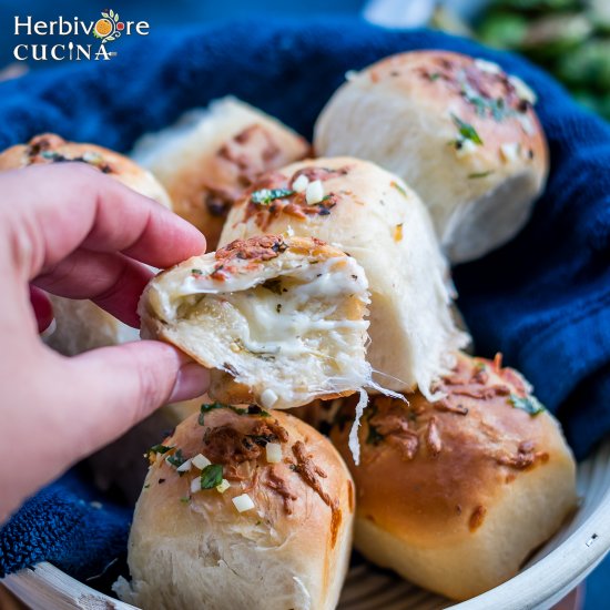 Garlic Cheese Bread Bombs